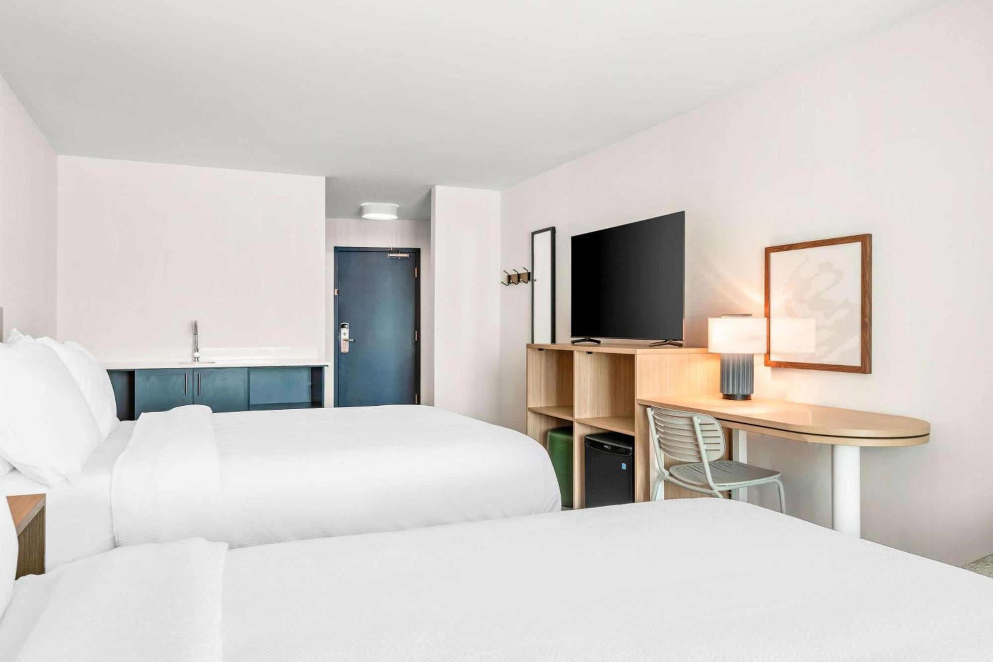 Spark By Hilton Exton Exteriér fotografie