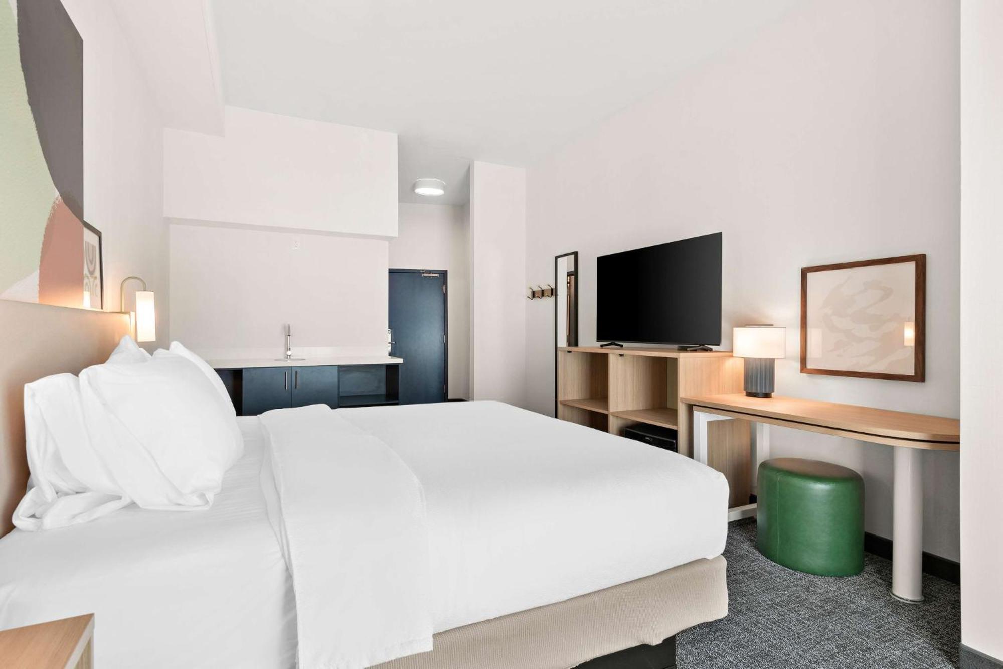 Spark By Hilton Exton Exteriér fotografie