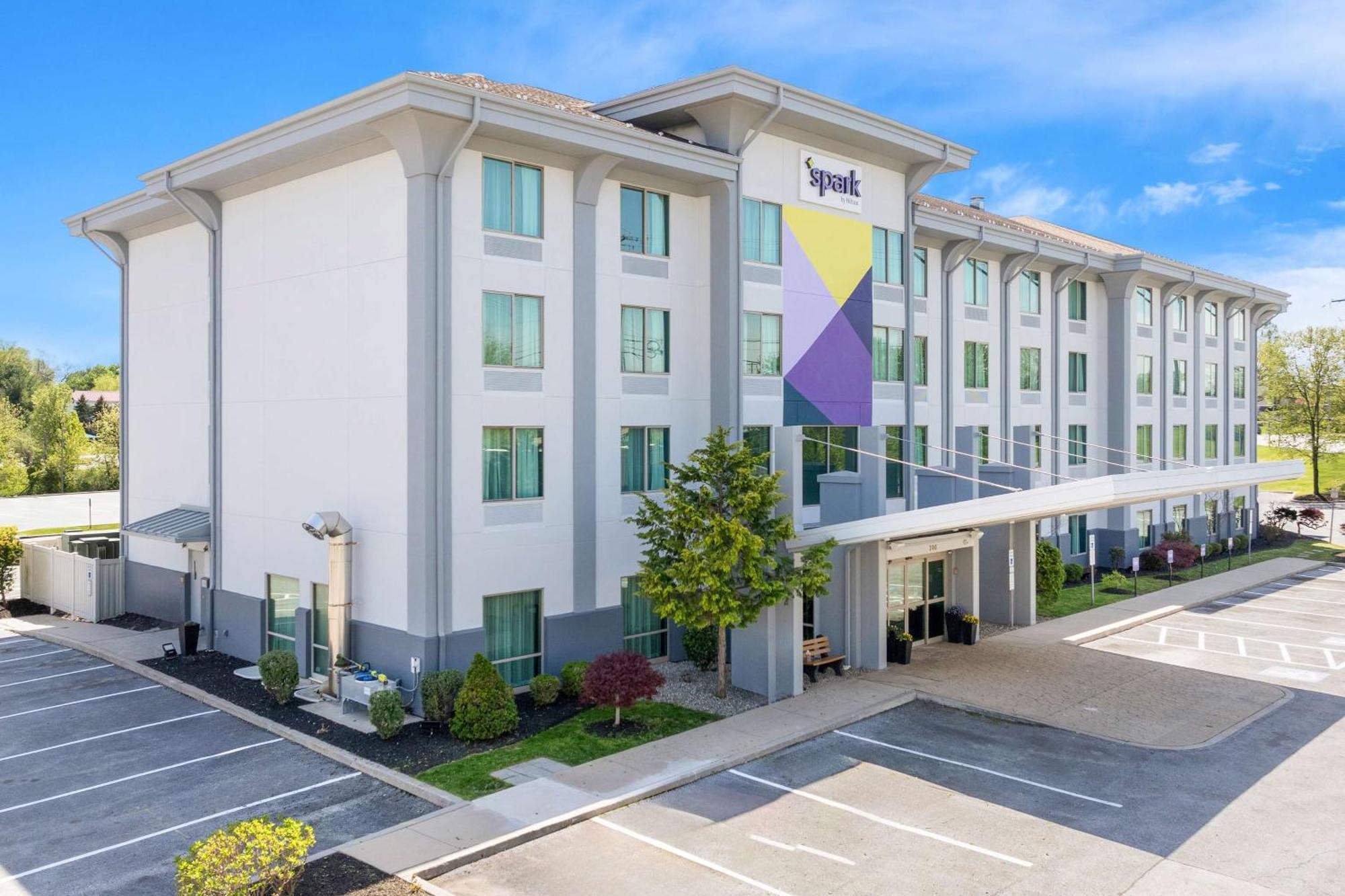 Spark By Hilton Exton Exteriér fotografie